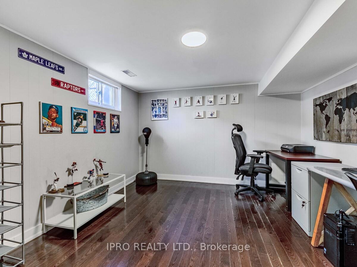 Photo 25 of 33 Everett Crescent, Toronto, Woodbine-Lumsden — HOMEH