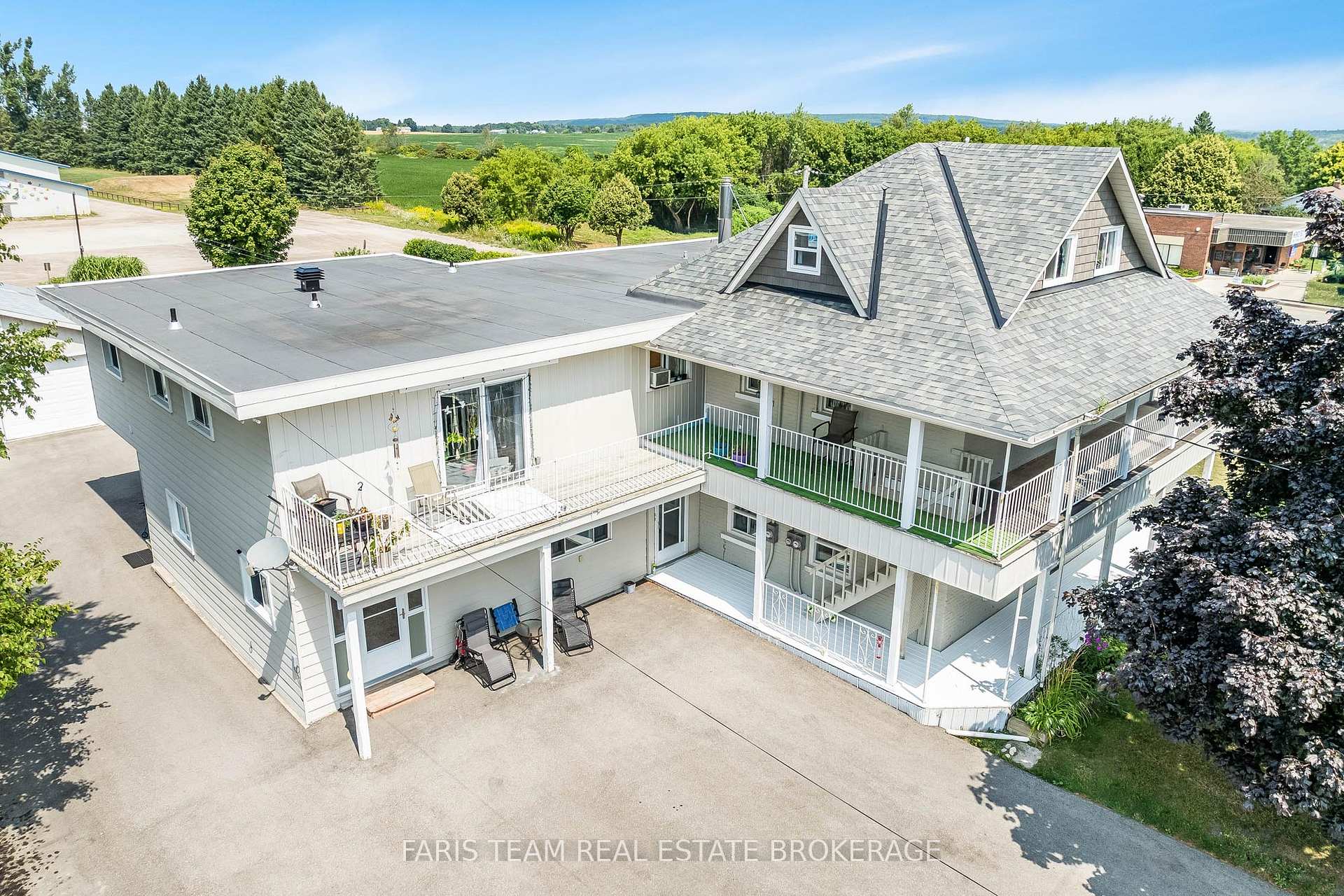 Front of 346 Lafontaine Road W