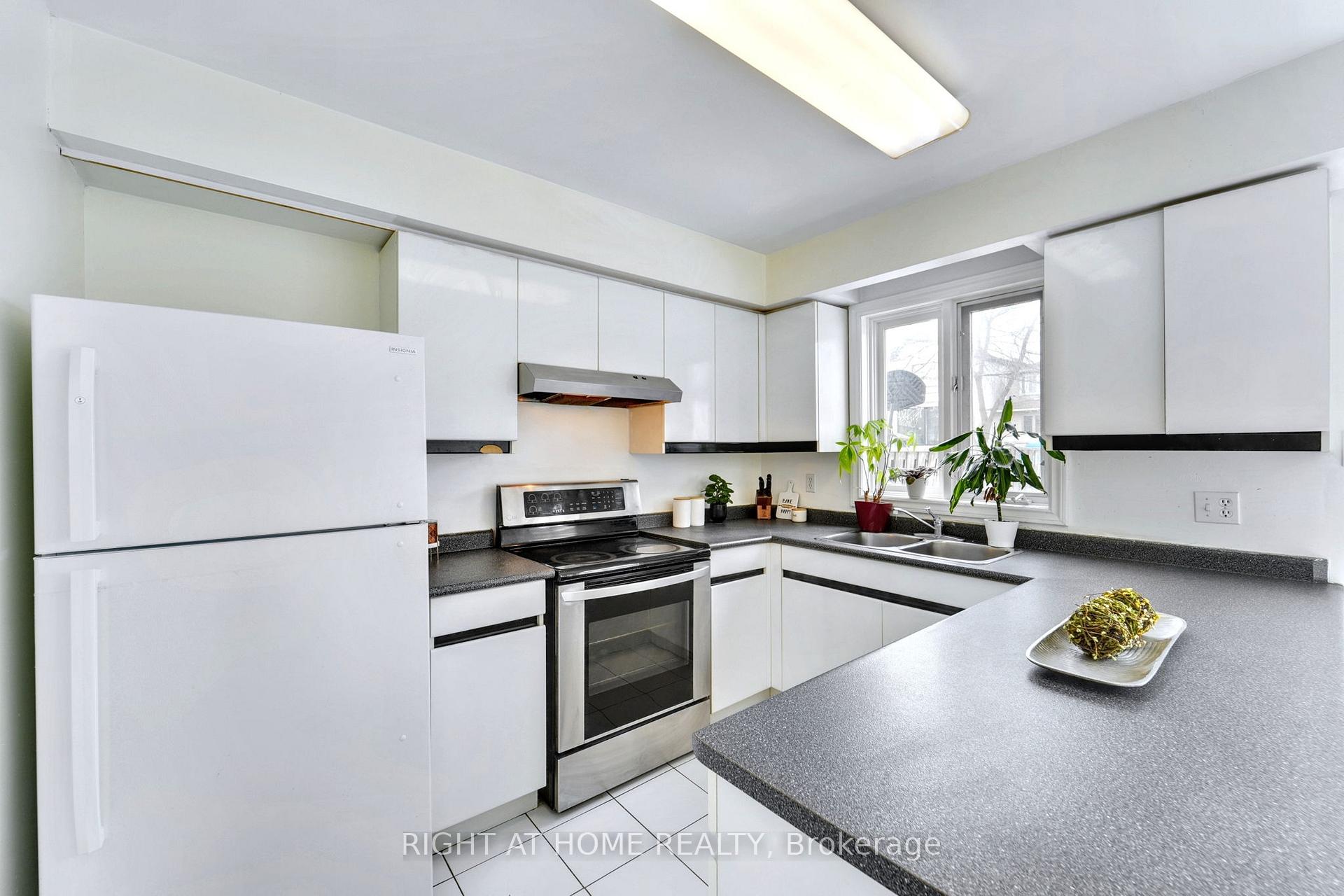 Photo 15 of 398 Woburn Avenue, Toronto, Lawrence Park North — HOMEH