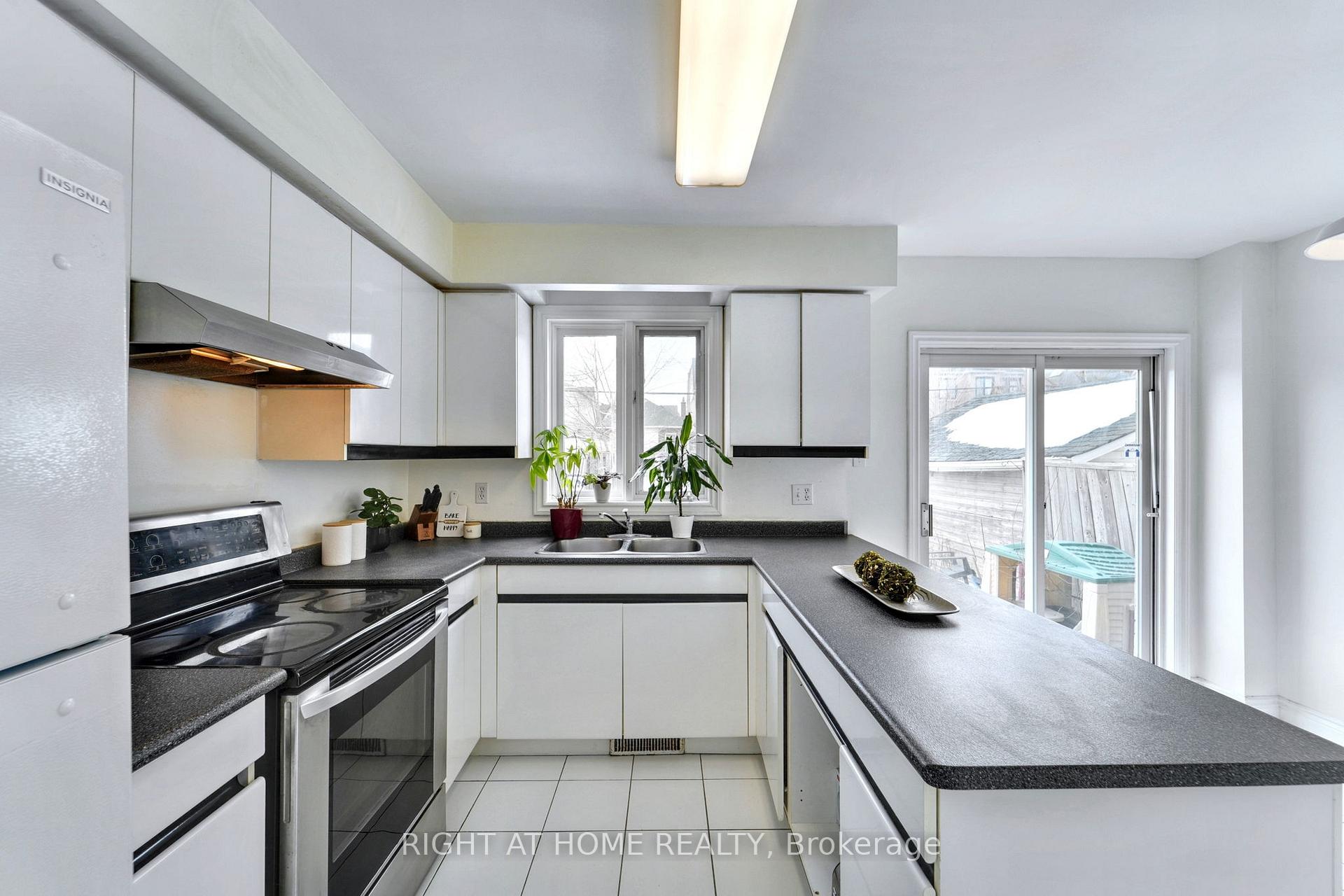 Photo 17 of 398 Woburn Avenue, Toronto, Lawrence Park North — HOMEH