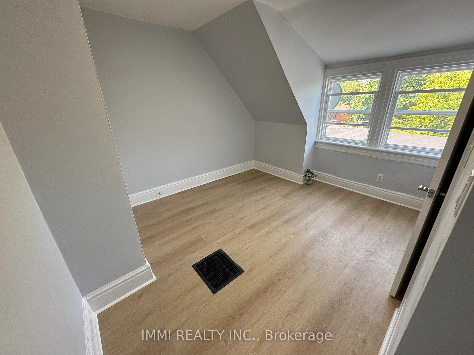 Photo 1 of Unit 302, 618 Bathurst Street, Toronto, Palmerston-Little Italy — HOMEH