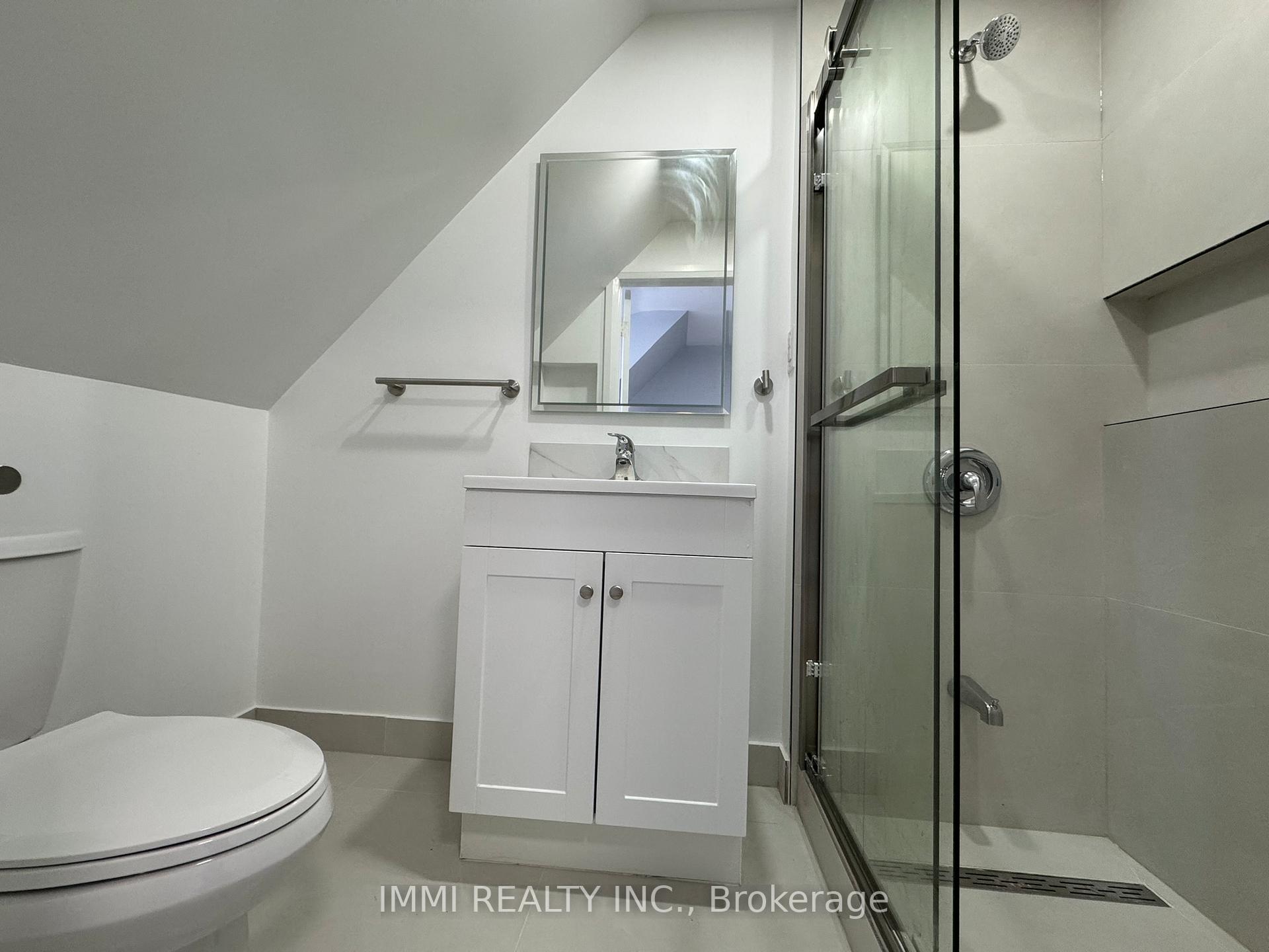 Photo 4 of Unit 302, 618 Bathurst Street, Toronto, Palmerston-Little Italy — HOMEH