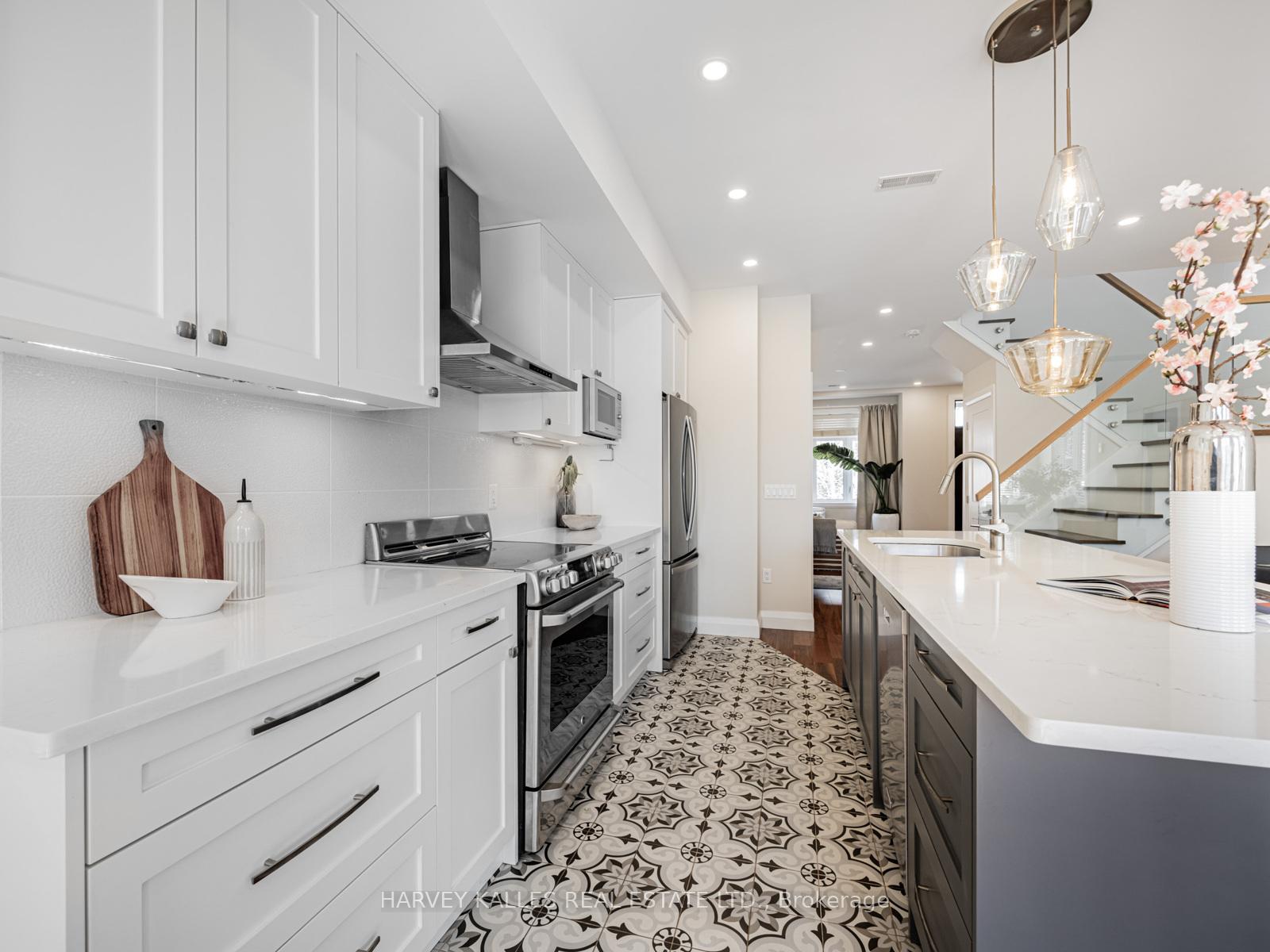 Photo 7 of 511 Sammon Avenue, Toronto, Danforth Village-East York — HOMEH
