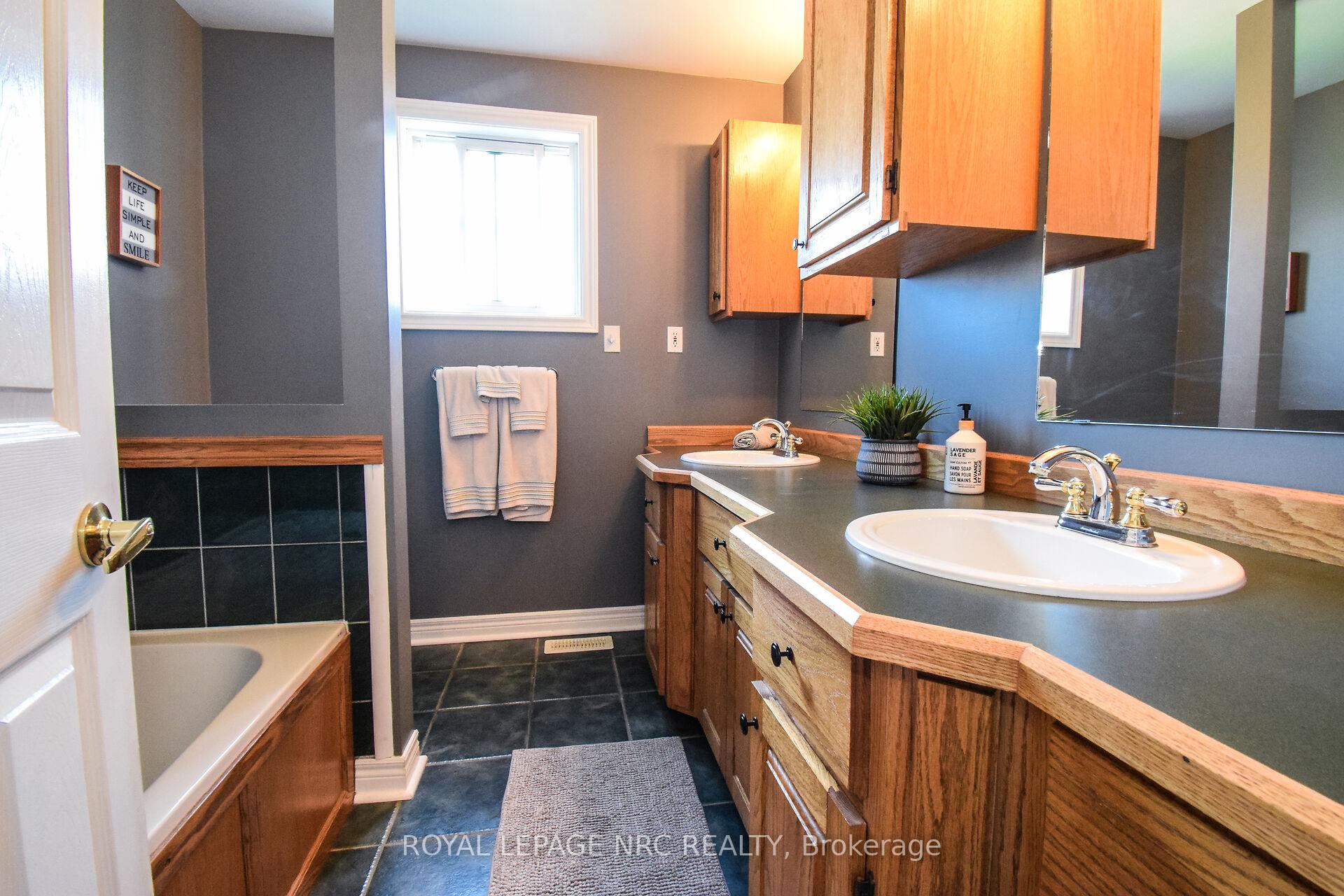 Photo 23 of 37 Biggar Road, Thorold, Port Robinson — HOMEH