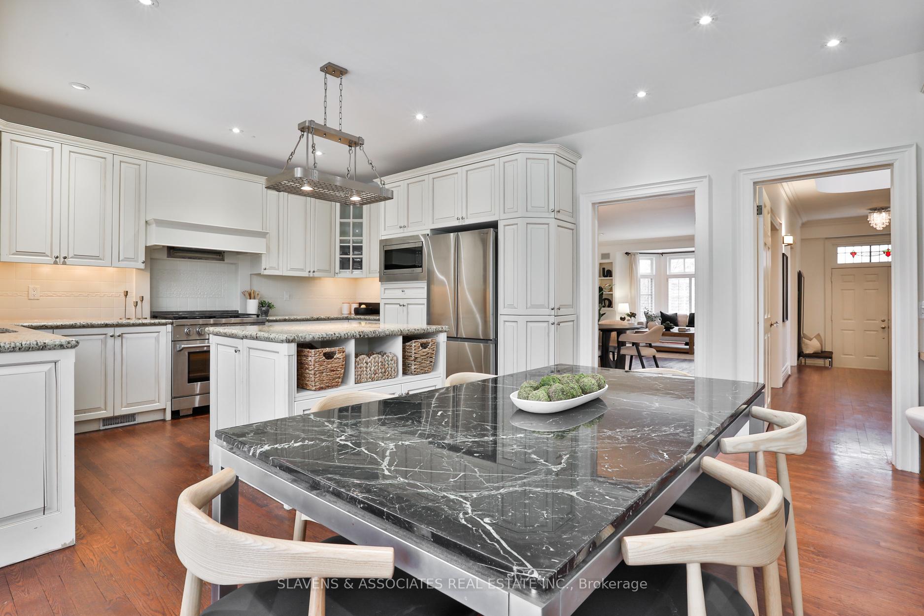 Photo 11 of 415 Cranbrooke Avenue, Toronto, Bedford Park-Nortown — HOMEH
