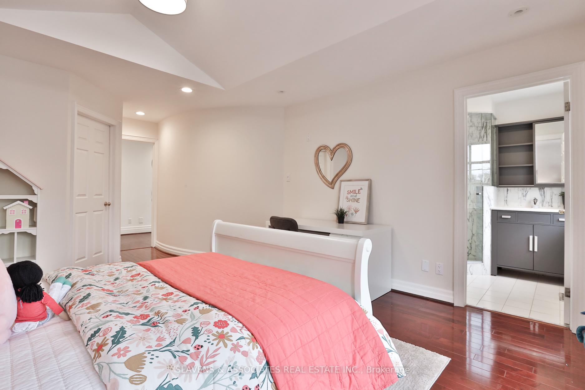 Photo 32 of 415 Cranbrooke Avenue, Toronto, Bedford Park-Nortown — HOMEH