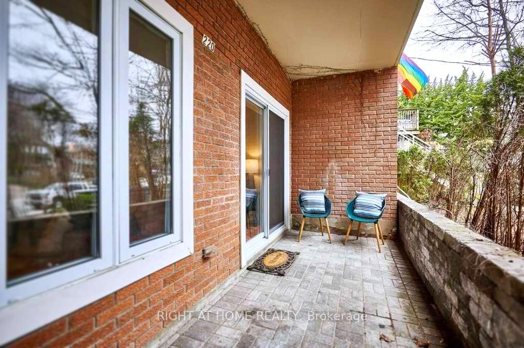 Photo 5 of Unit D, 220 Kenilworth Avenue, Toronto, The Beaches — HOMEH