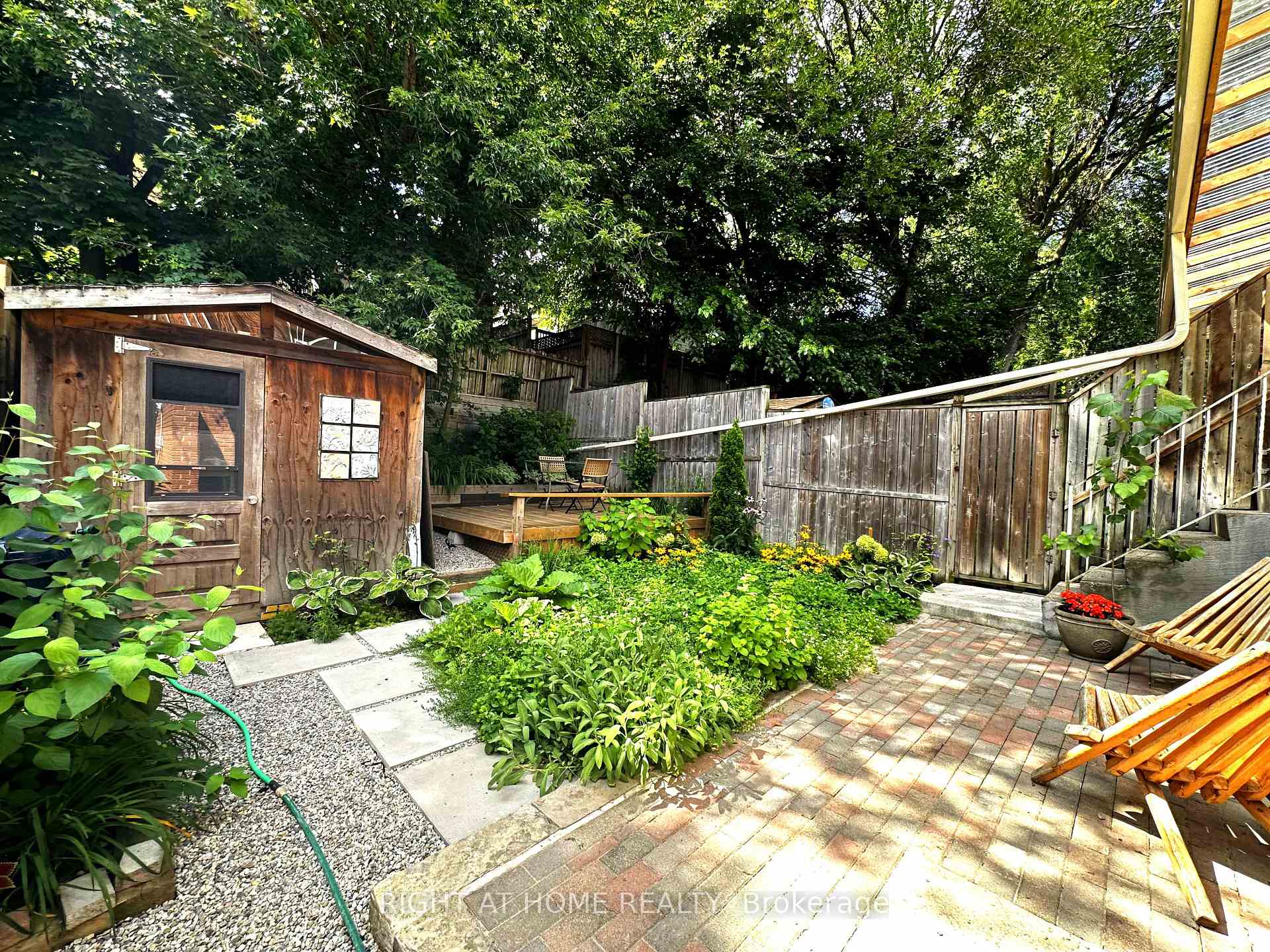 Photo 6 of Unit D, 220 Kenilworth Avenue, Toronto, The Beaches — HOMEH
