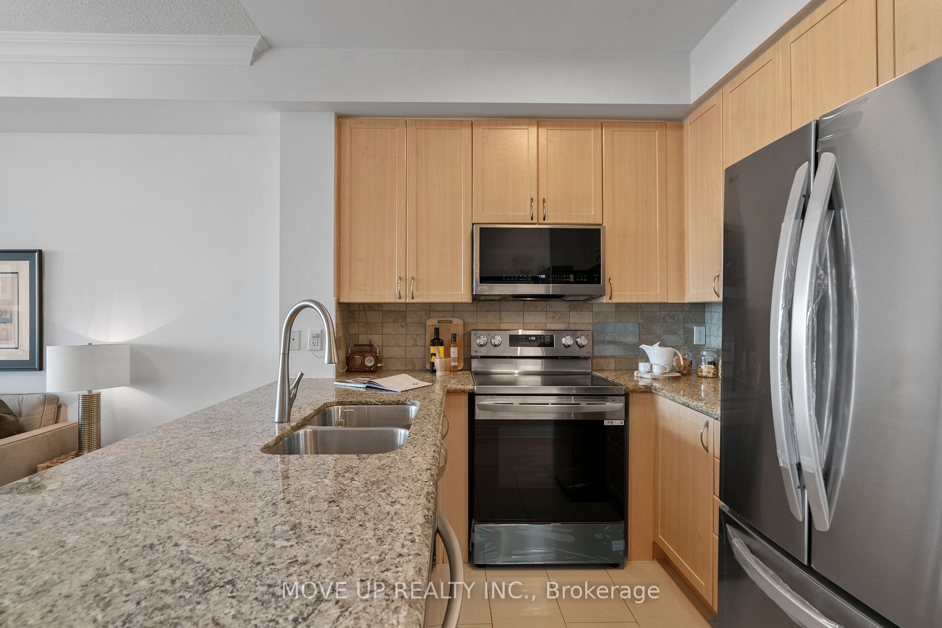 Photo 7 of Unit 2005, 7 North Park Road, Vaughan, Beverley Glen — HOMEH