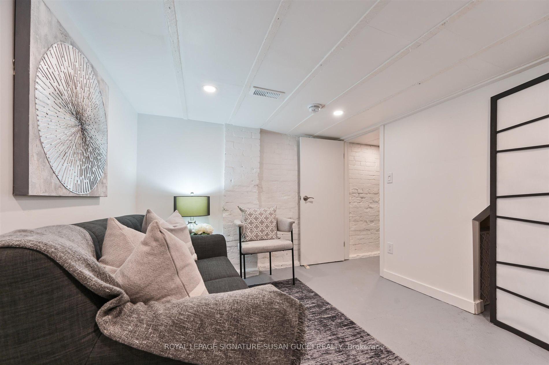Photo 20 of 115 Aldwych Avenue, Toronto, Danforth Village-East York — HOMEH