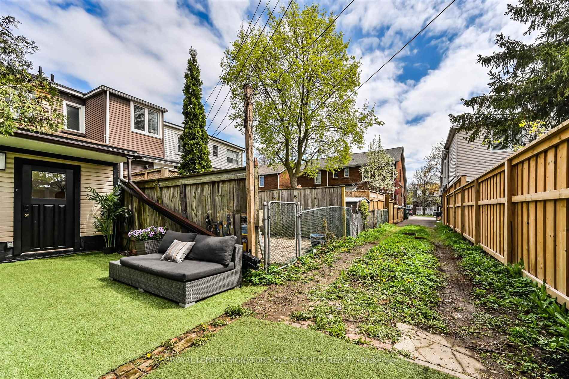 Photo 25 of 115 Aldwych Avenue, Toronto, Danforth Village-East York — HOMEH