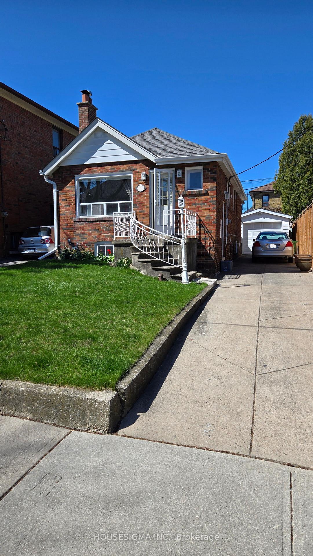 Front of 212 Winnett Avenue