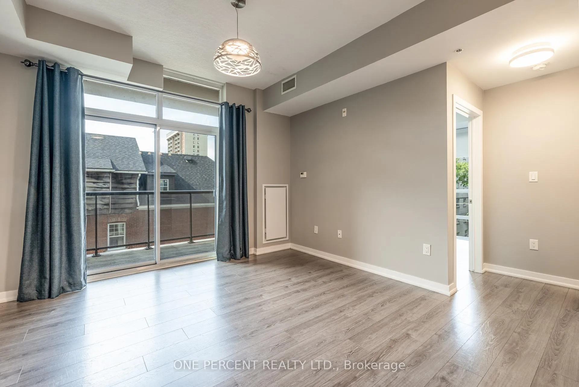 Photo 5 of Unit 304, 85 Robinson Street, Hamilton, Durand — HOMEH