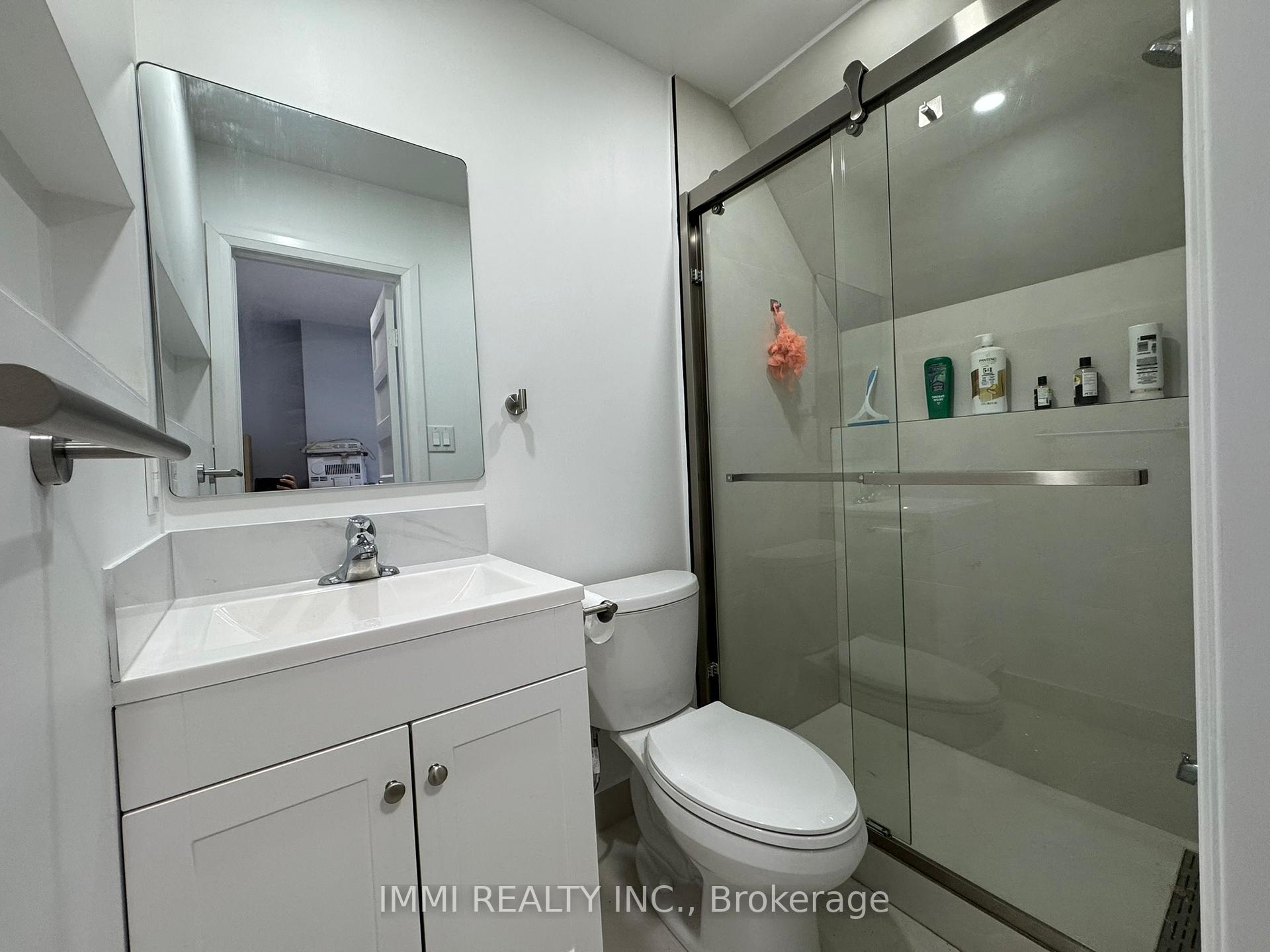 Photo 3 of Unit 301, 618 Bathurst Street, Toronto, Palmerston-Little Italy — HOMEH