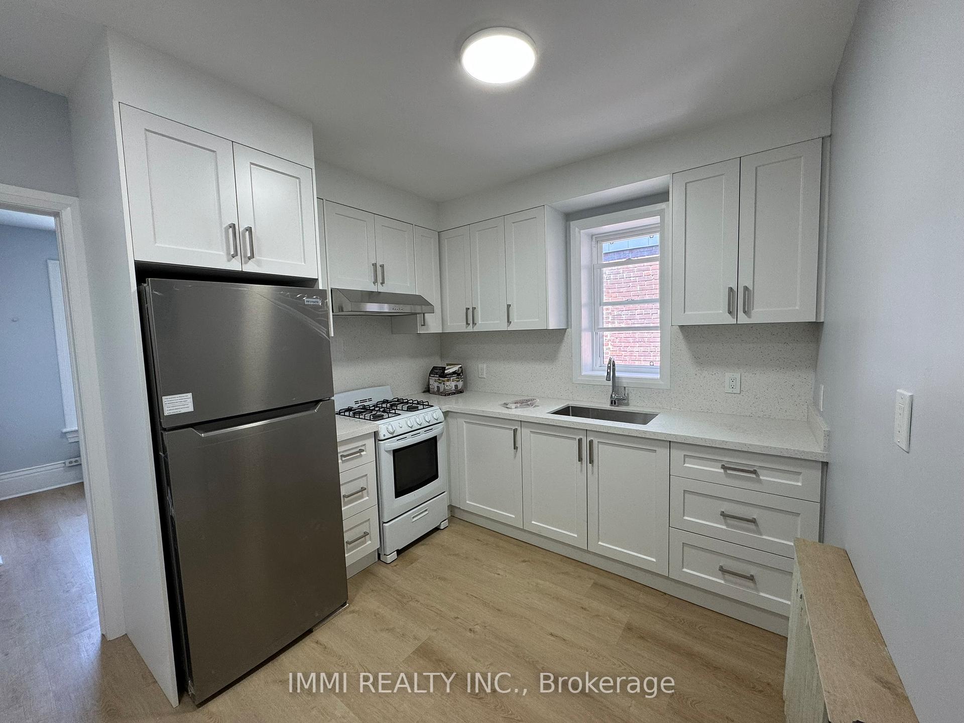 Photo 4 of Unit 301, 618 Bathurst Street, Toronto, Palmerston-Little Italy — HOMEH
