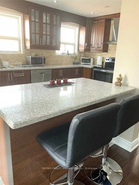 Photo 4 of 32 Aloma Crescent, Brampton, Avondale — HOMEH