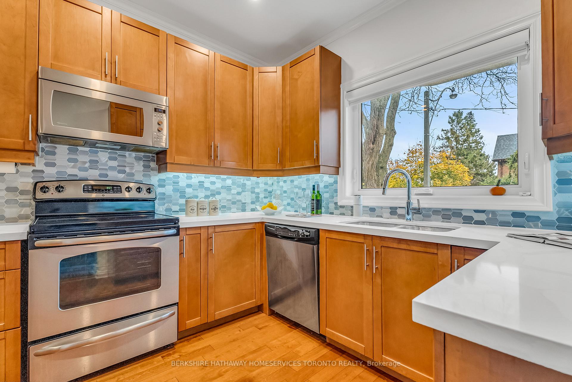 Photo 5 of 304 Withrow Avenue, Toronto, Blake-Jones — HOMEH