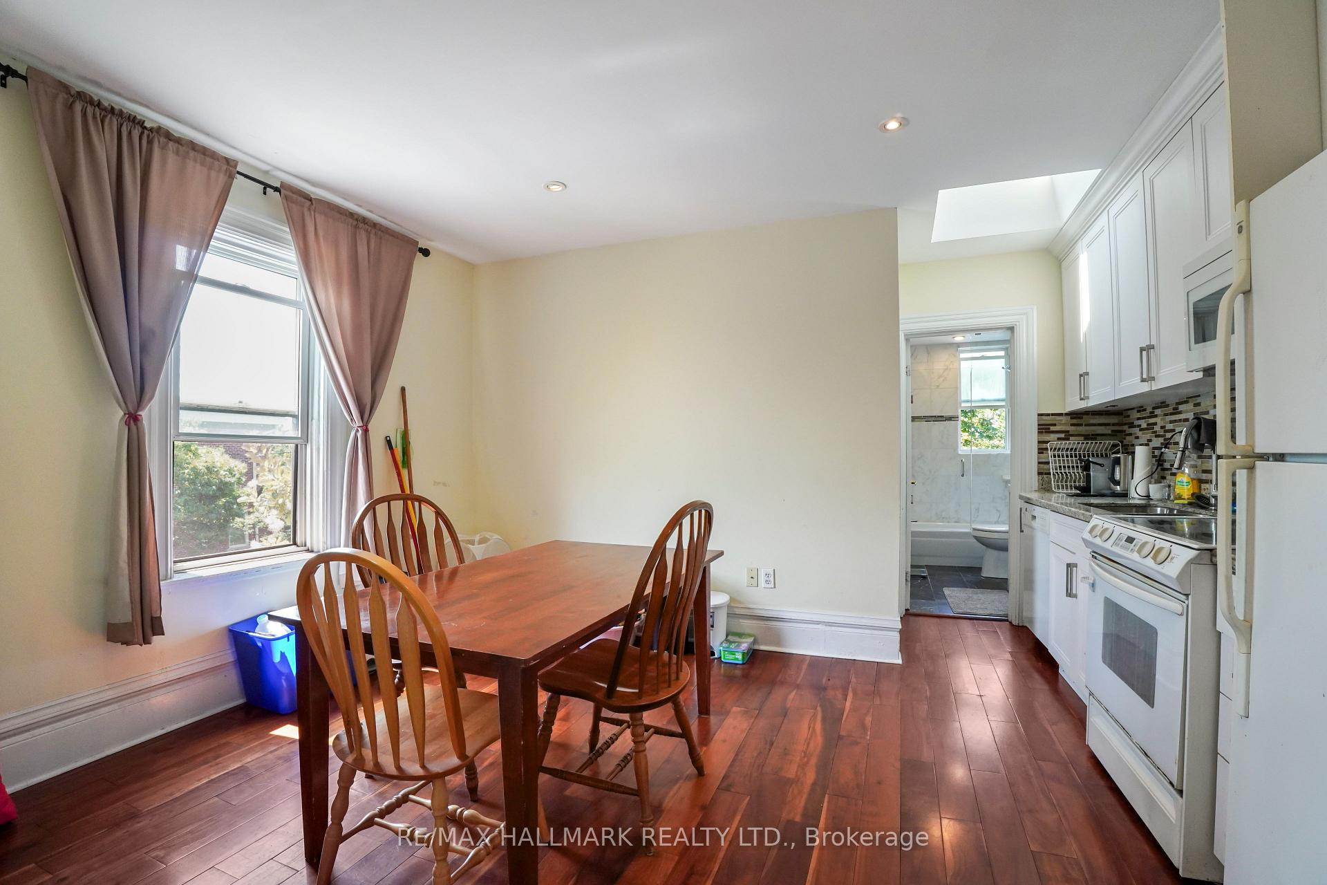Photo 2 of Unit Unit 2, 702 Bathurst Street, Toronto, Palmerston-Little Italy — HOMEH
