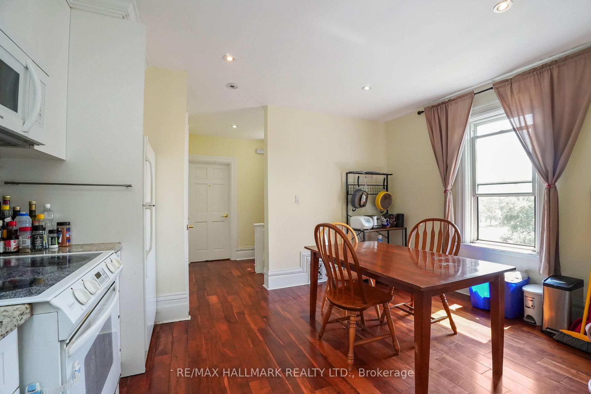 Photo 4 of Unit Unit 2, 702 Bathurst Street, Toronto, Palmerston-Little Italy — HOMEH