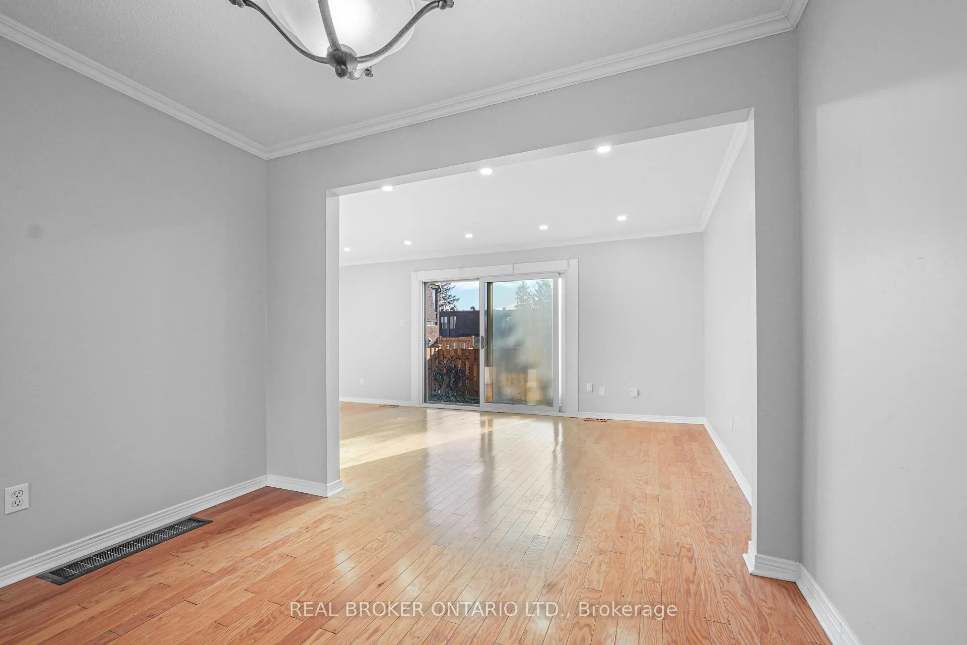 Photo 4 of Unit 10, 890 Cahill Drive W, Ottawa, Hunt Club — HOMEH