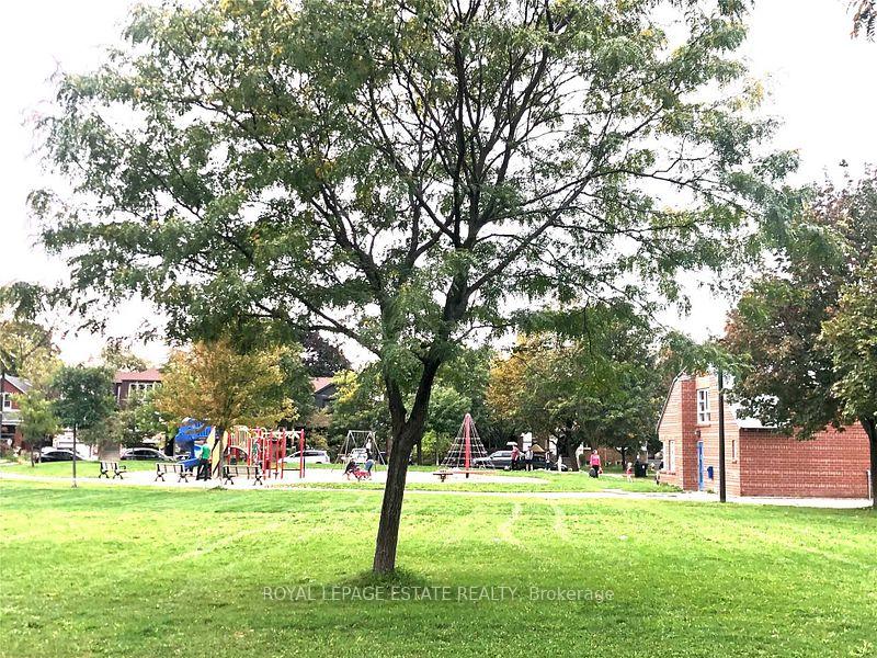 Photo 9 of 17 Avonlea Boulevard, Toronto, East End-Danforth — HOMEH