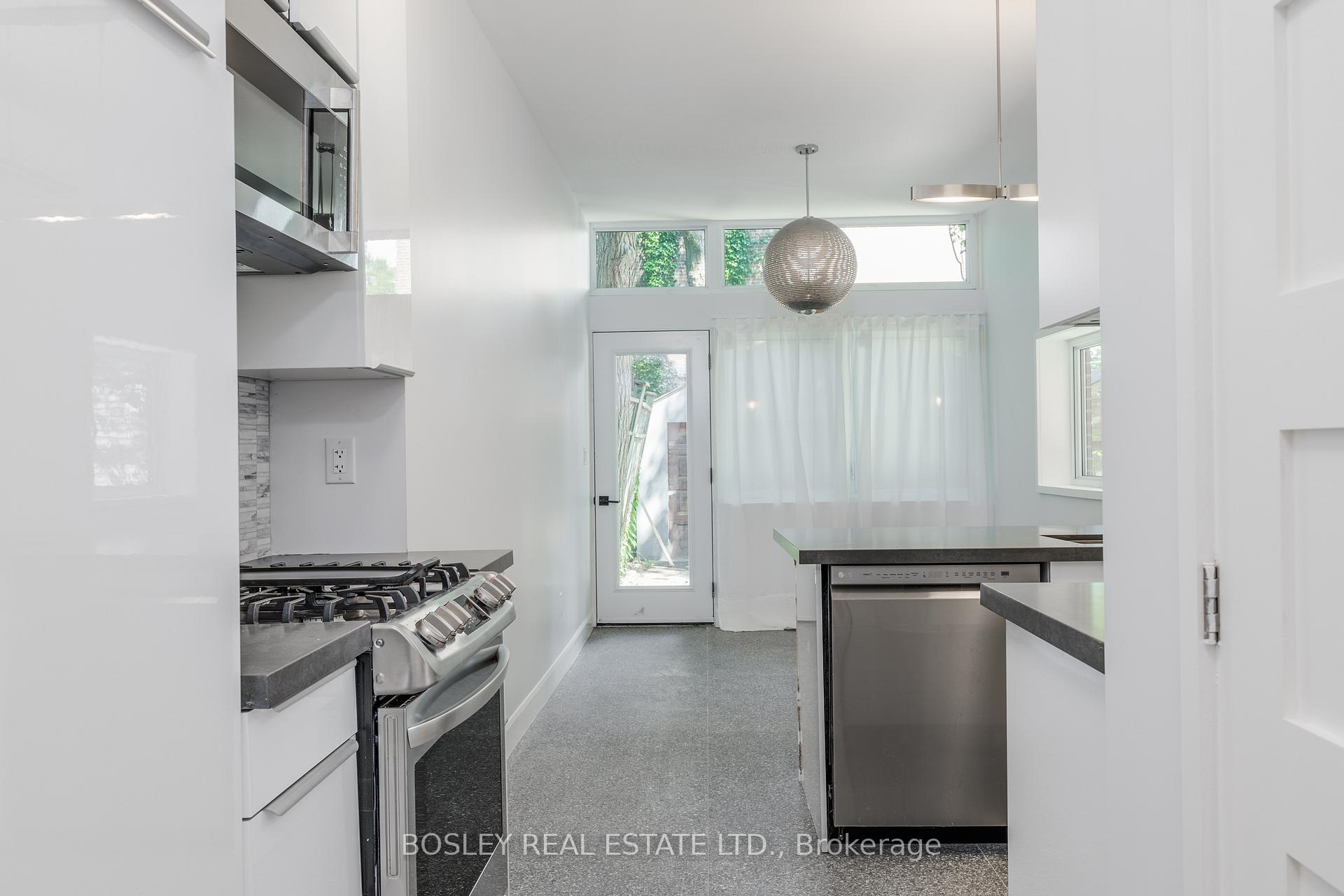 Photo 2 of Unit Lower, 9 Hambly Avenue, Toronto, The Beaches — HOMEH