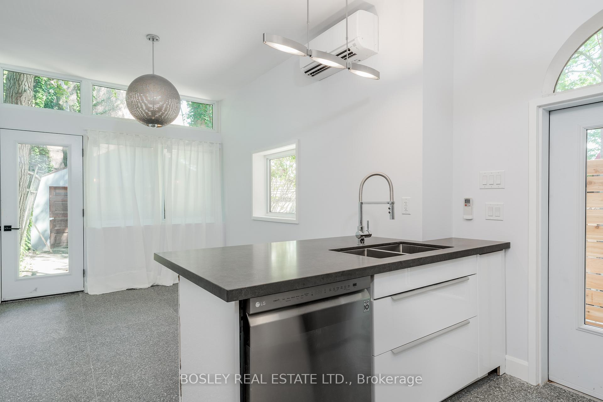 Photo 3 of Unit Lower, 9 Hambly Avenue, Toronto, The Beaches — HOMEH