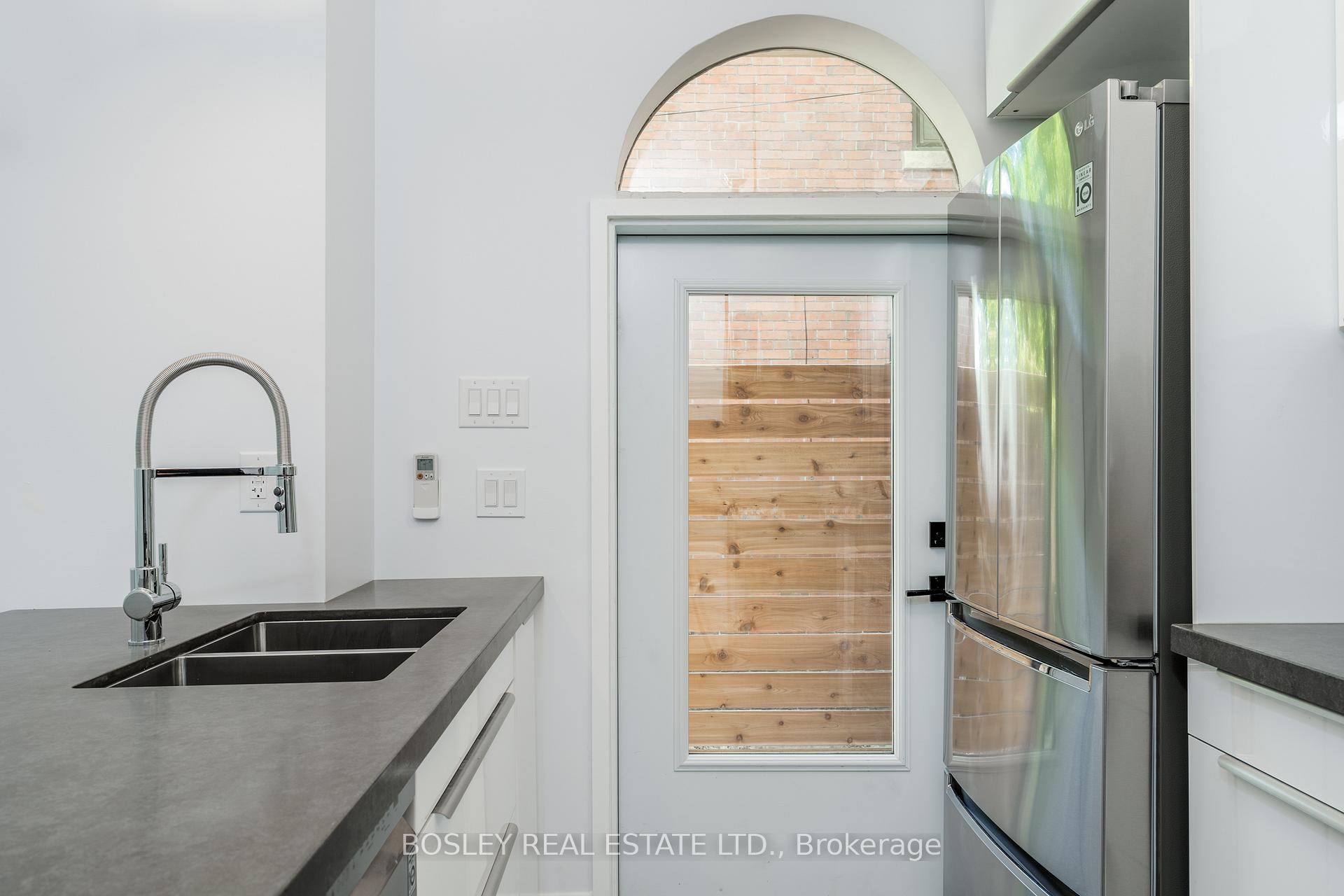 Photo 5 of Unit Lower, 9 Hambly Avenue, Toronto, The Beaches — HOMEH