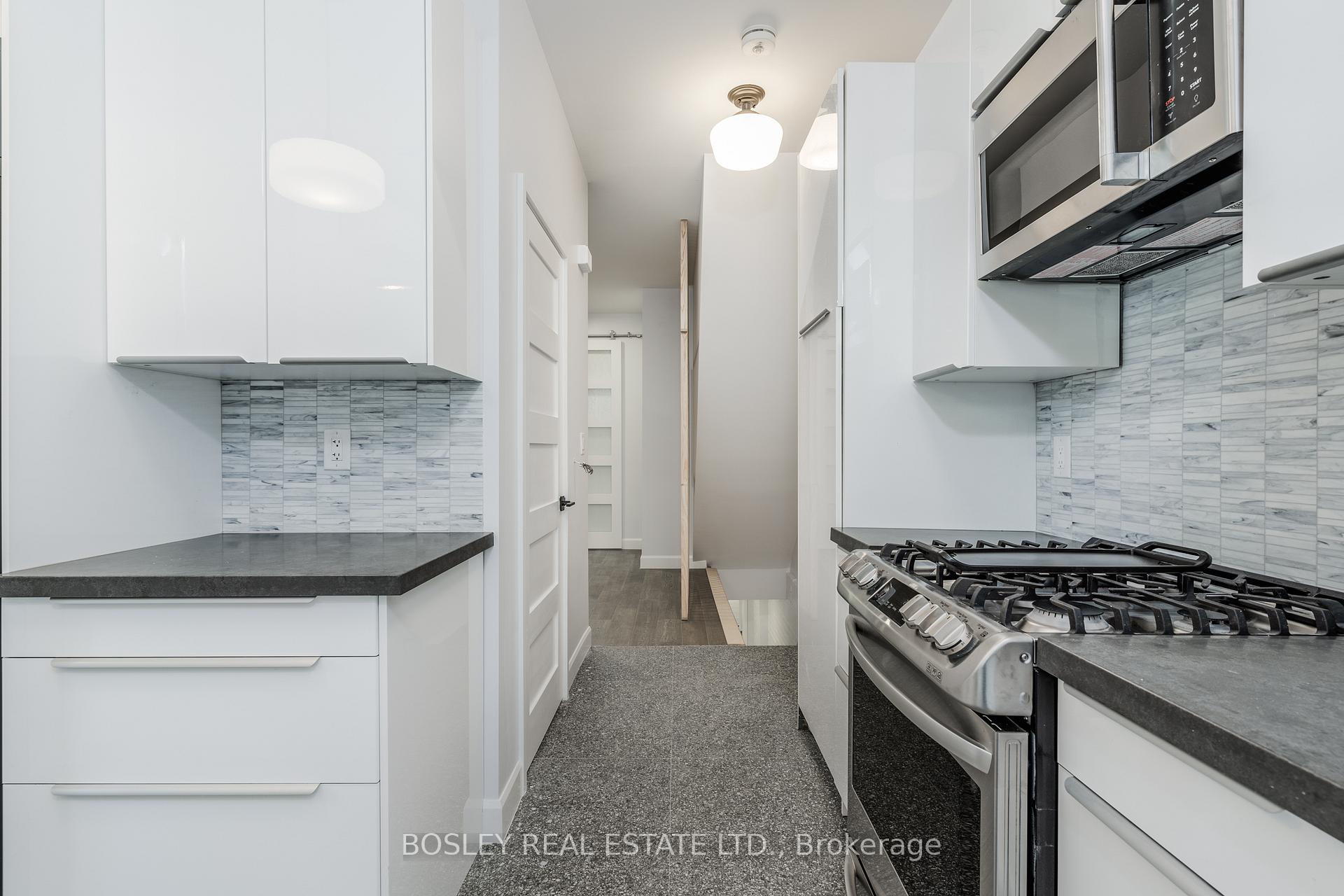 Photo 6 of Unit Lower, 9 Hambly Avenue, Toronto, The Beaches — HOMEH
