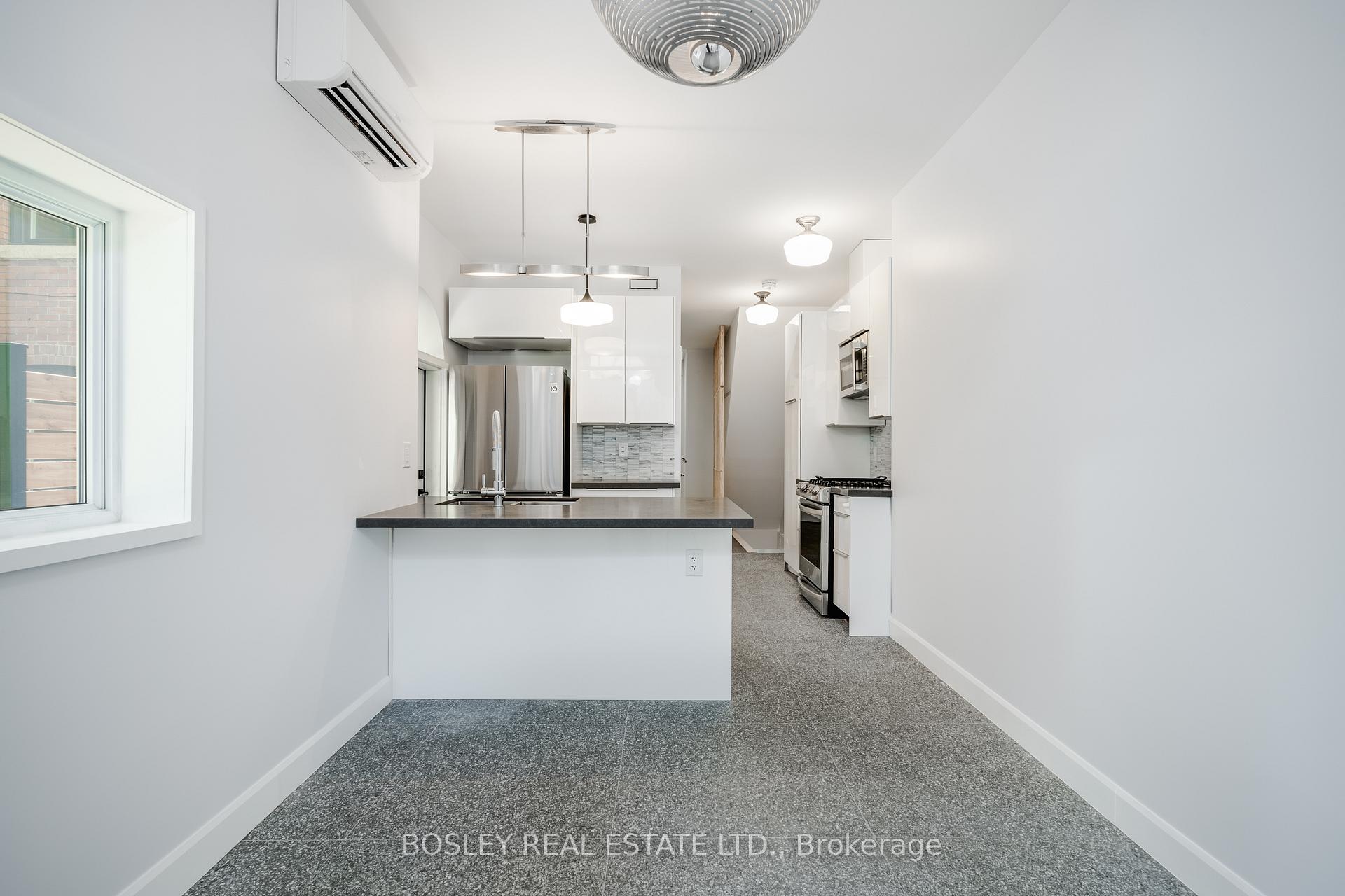 Photo 8 of Unit Lower, 9 Hambly Avenue, Toronto, The Beaches — HOMEH