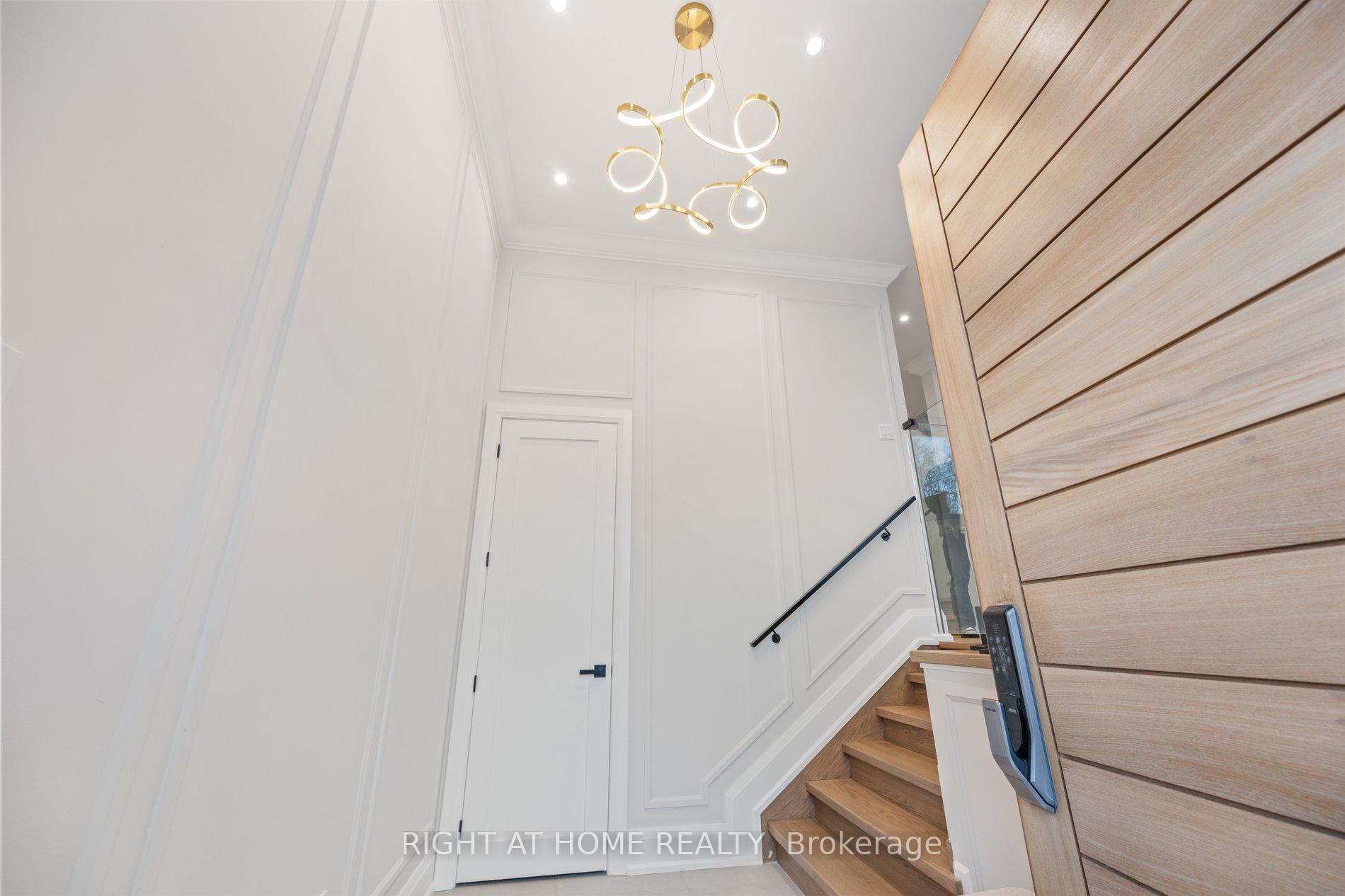 Photo 7 of 29 Machockie Road, Toronto, East York — HOMEH