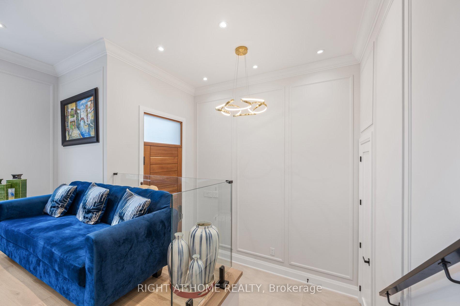 Photo 8 of 29 Machockie Road, Toronto, East York — HOMEH