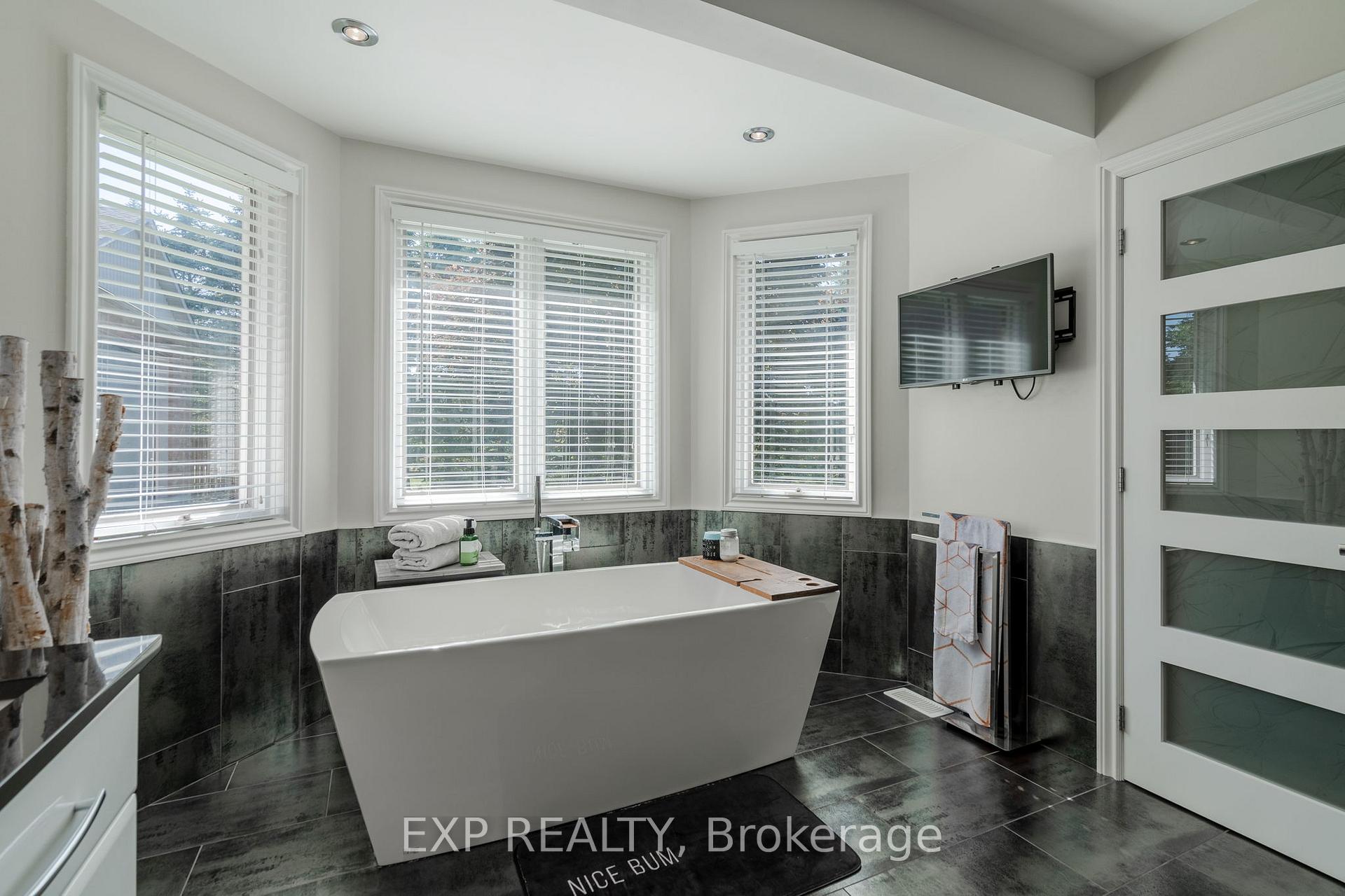 Photo 20 of 31 Wright Street, Thames Centre, Nilestown — HOMEH