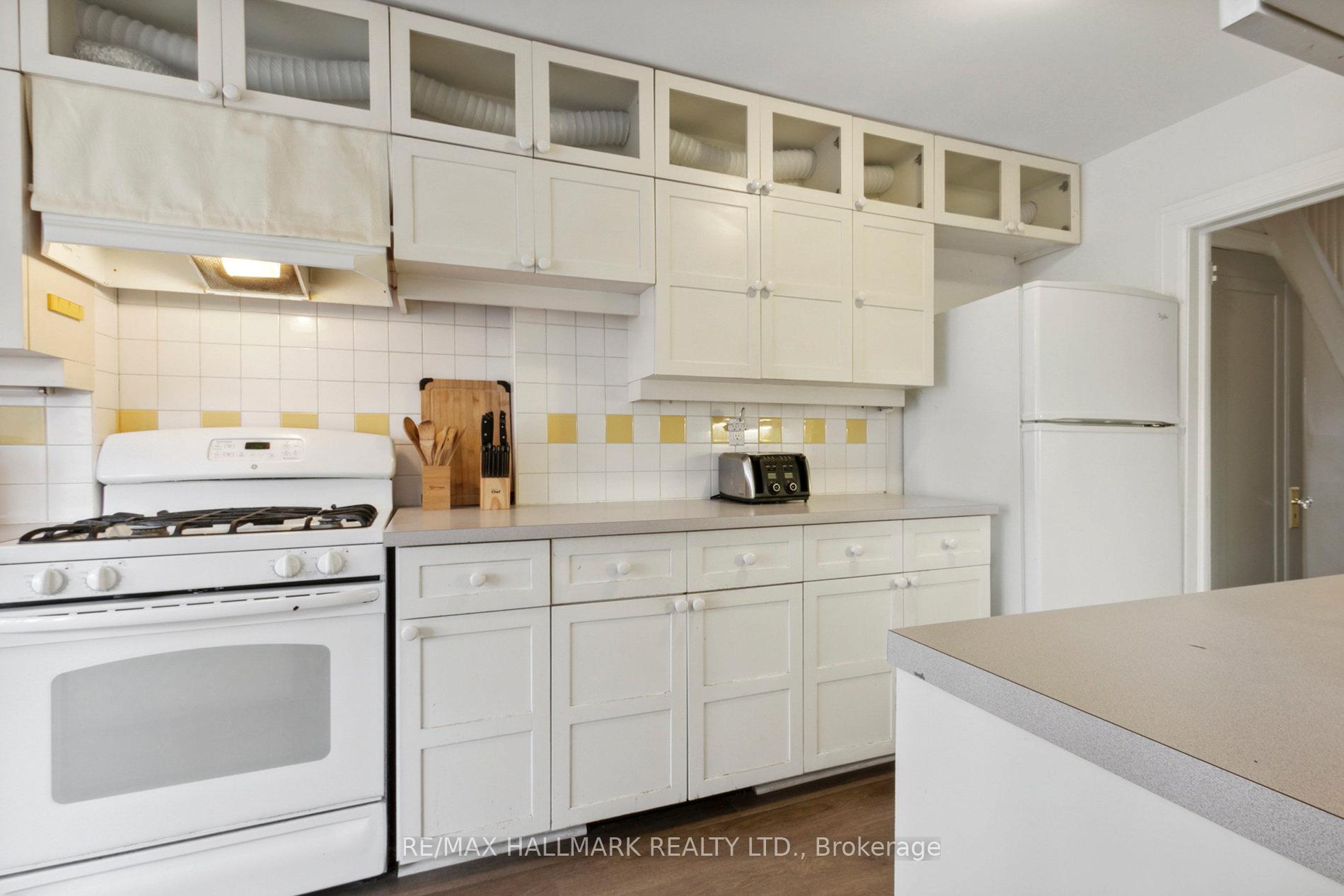 Photo 11 of 10 Dearbourne Avenue, Toronto, North Riverdale — HOMEH