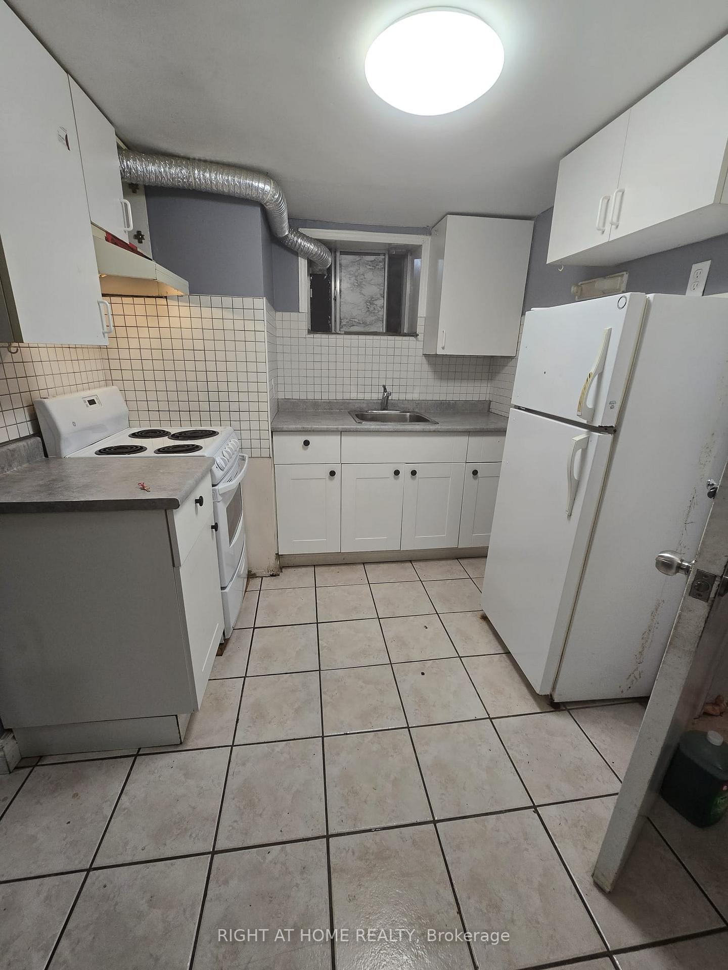 Photo 2 of Unit B1, 342 Northcliffe Boulevard W, Toronto, Oakwood Village — HOMEH