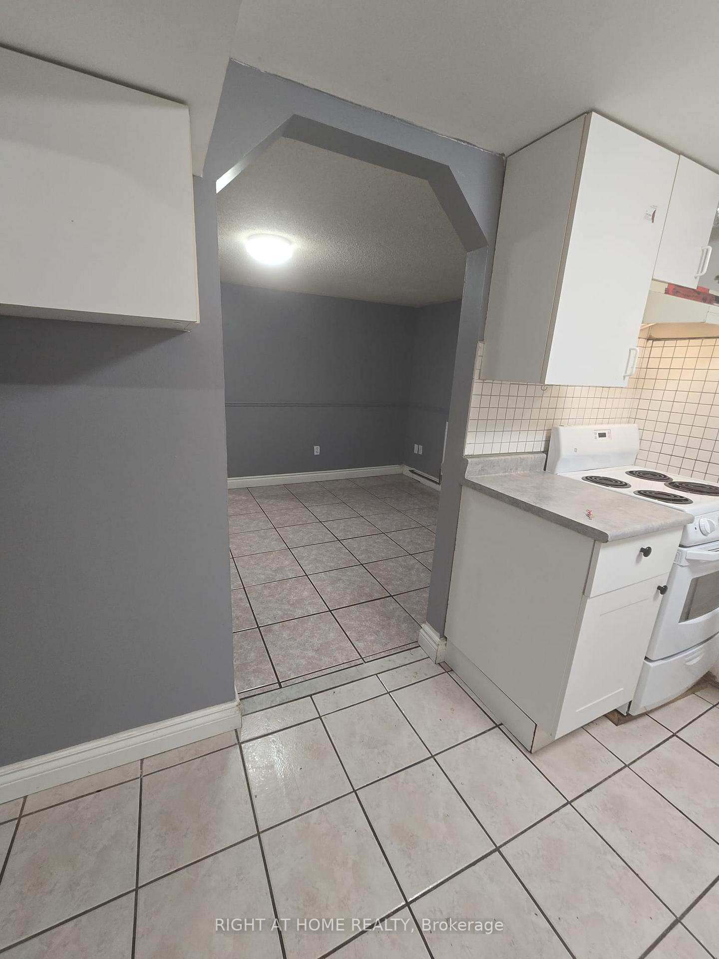 Photo 3 of Unit B1, 342 Northcliffe Boulevard W, Toronto, Oakwood Village — HOMEH