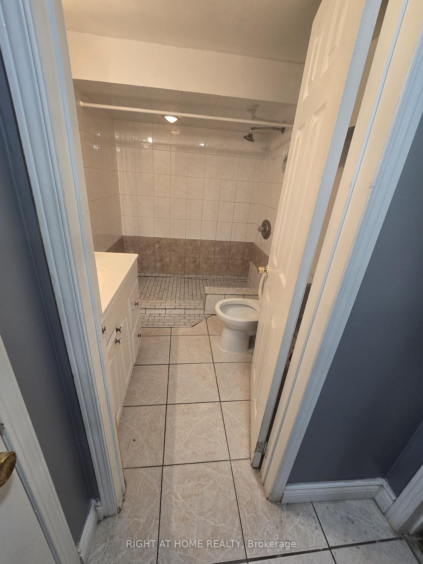 Photo 7 of Unit B1, 342 Northcliffe Boulevard W, Toronto, Oakwood Village — HOMEH