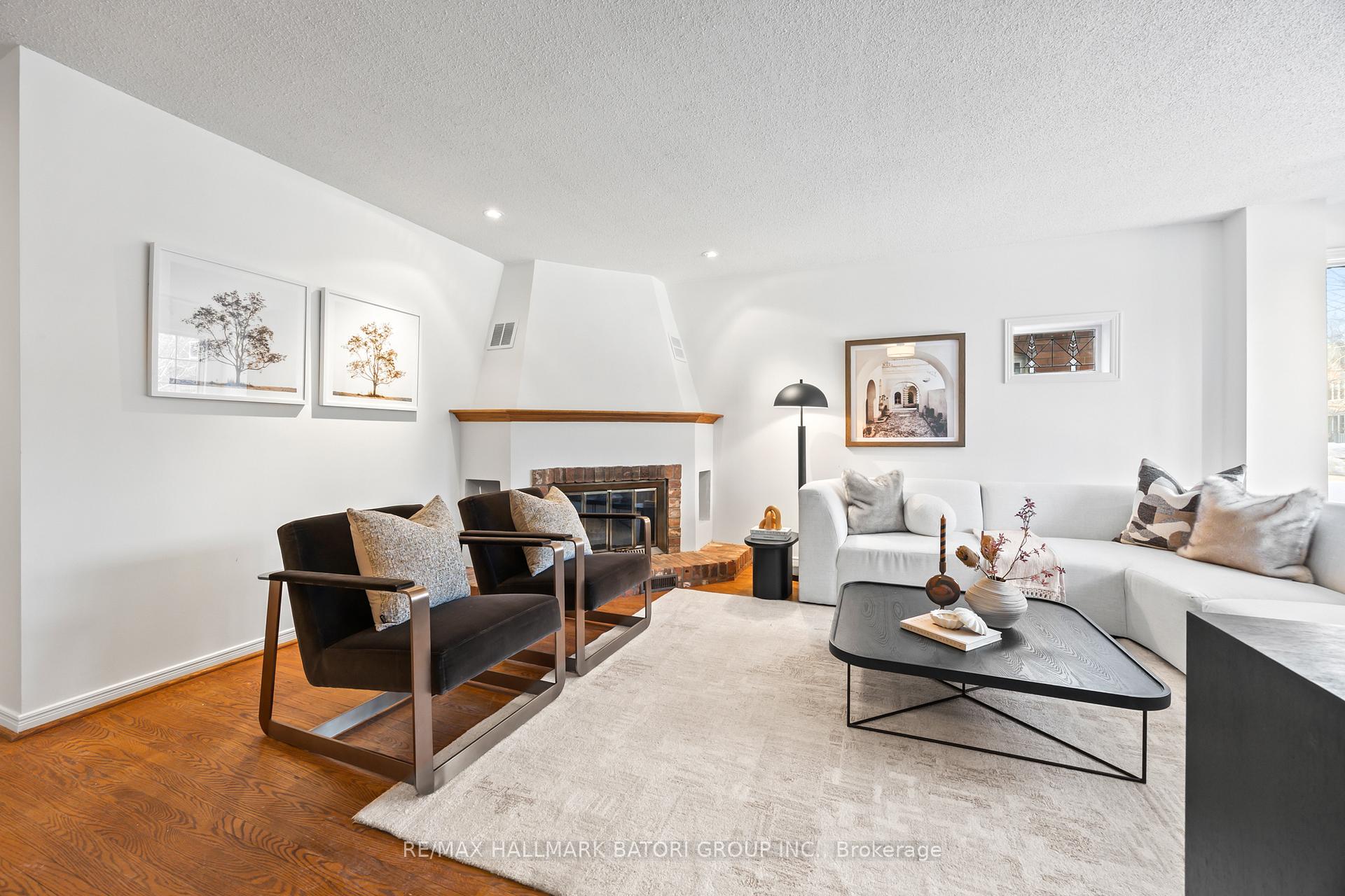 Photo 4 of 125 Glengarry Avenue, Toronto, Lawrence Park North — HOMEH