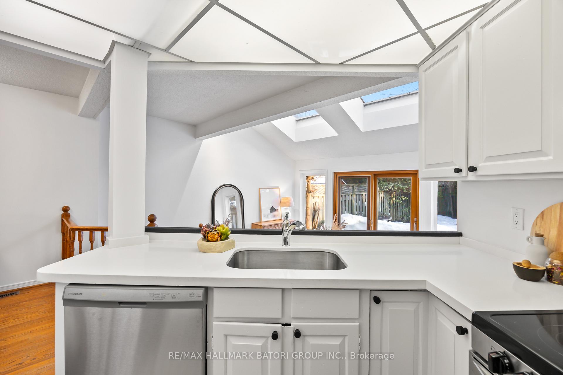Photo 8 of 125 Glengarry Avenue, Toronto, Lawrence Park North — HOMEH