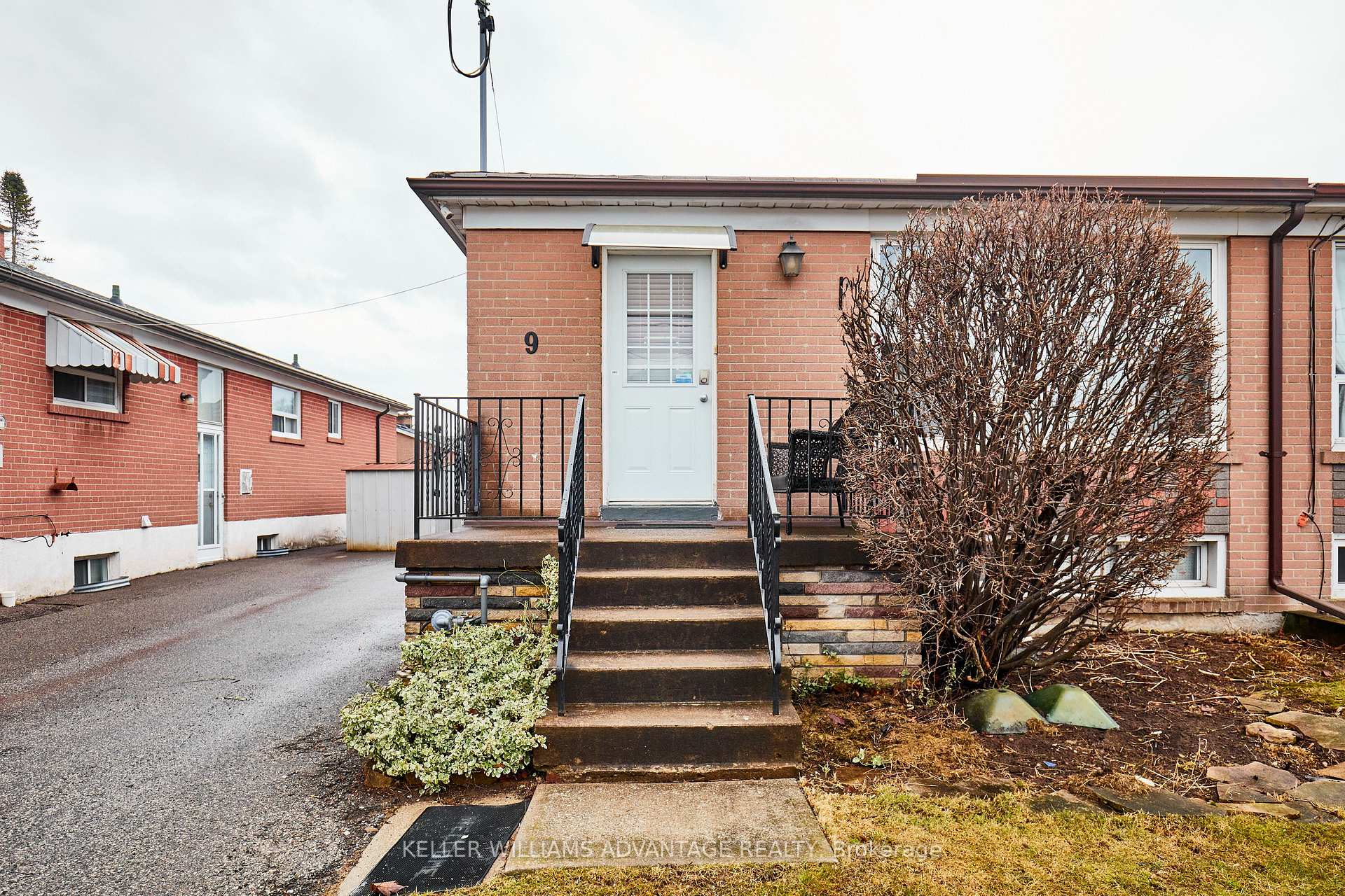 Photo 2 of 9 Chapman Avenue, Toronto, O'Connor-Parkview — HOMEH