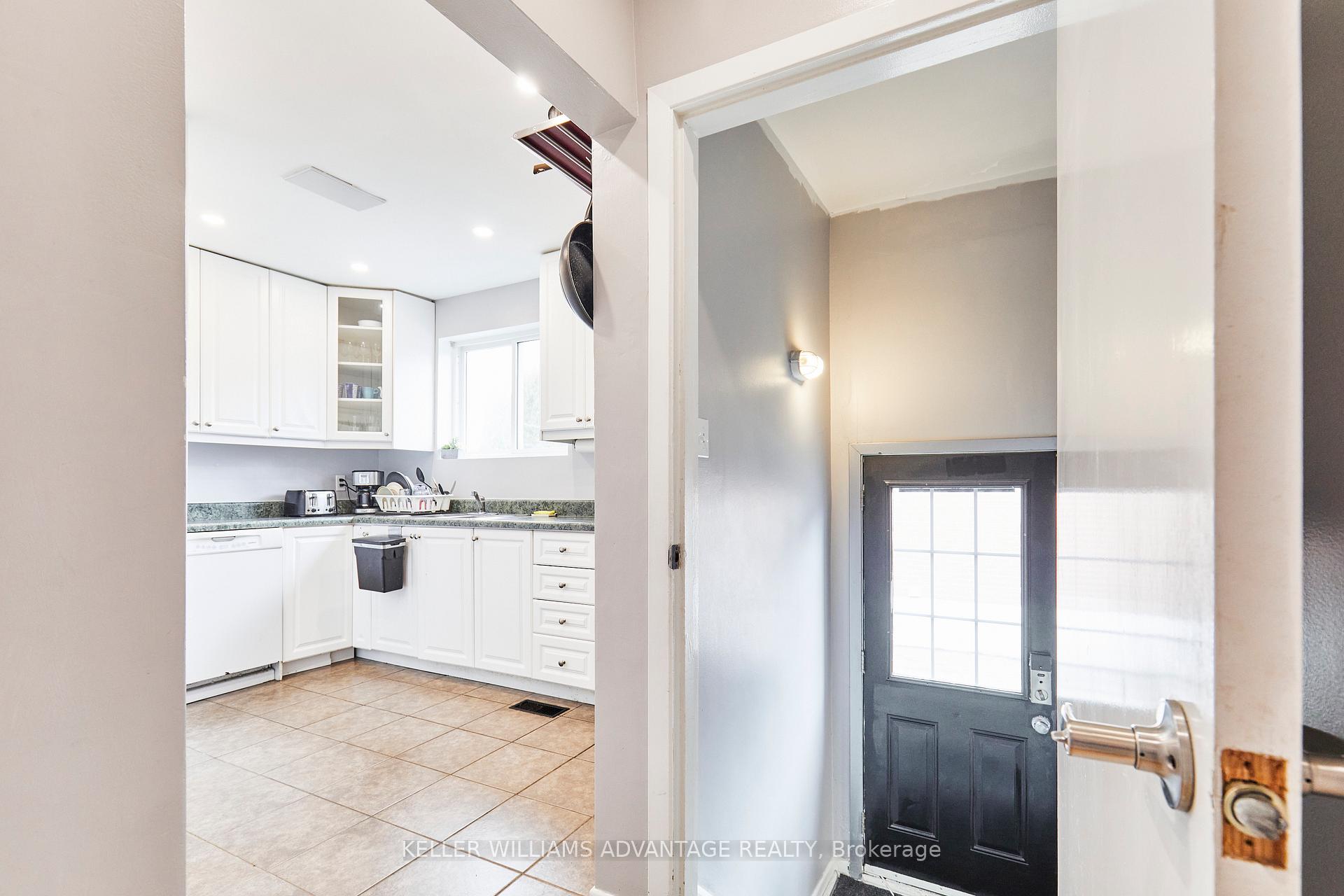 Photo 3 of 9 Chapman Avenue, Toronto, O'Connor-Parkview — HOMEH