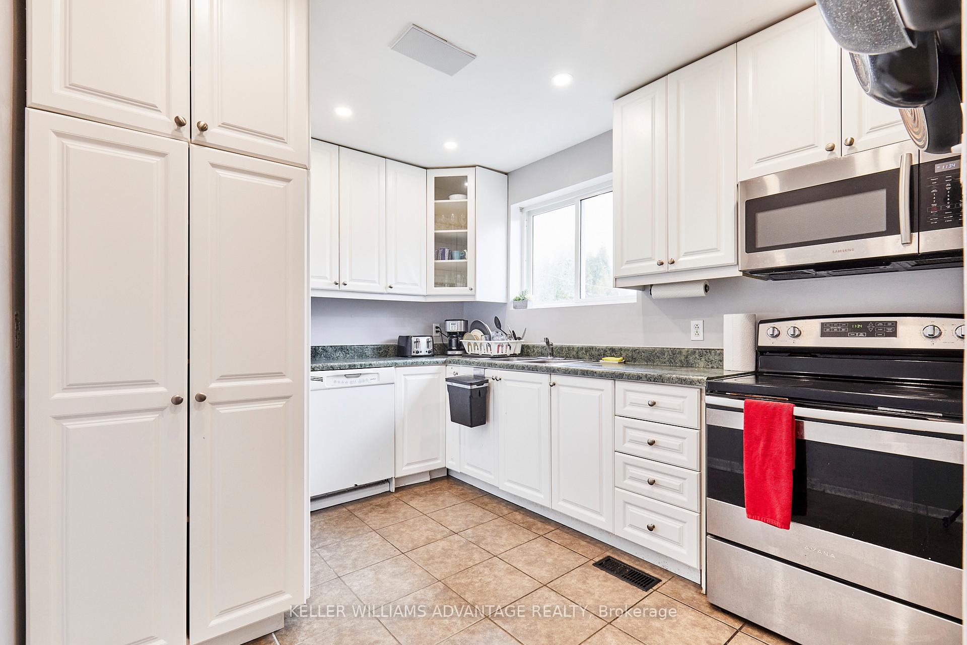 Photo 4 of 9 Chapman Avenue, Toronto, O'Connor-Parkview — HOMEH