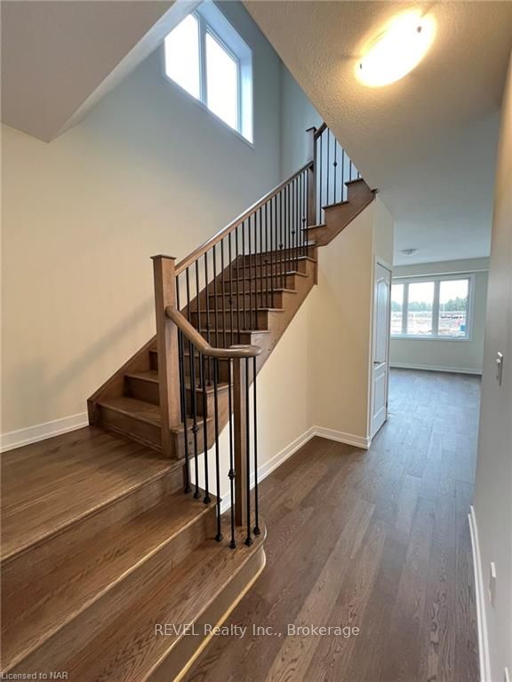 Photo 5 of 20 Lemon Avenue, Thorold, Hurricane/Merrittville — HOMEH