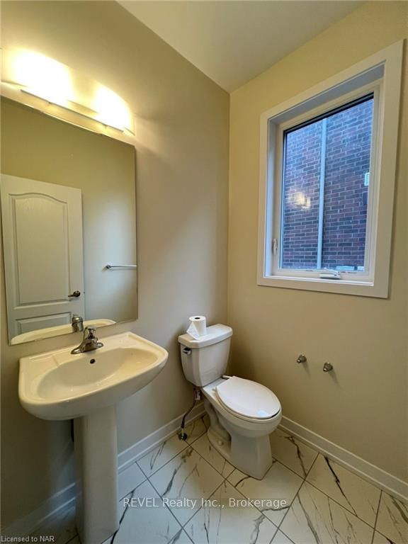 Photo 6 of 20 Lemon Avenue, Thorold, Hurricane/Merrittville — HOMEH