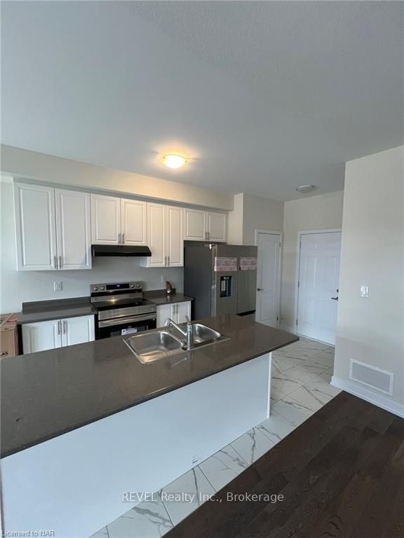 Photo 8 of 20 Lemon Avenue, Thorold, Hurricane/Merrittville — HOMEH