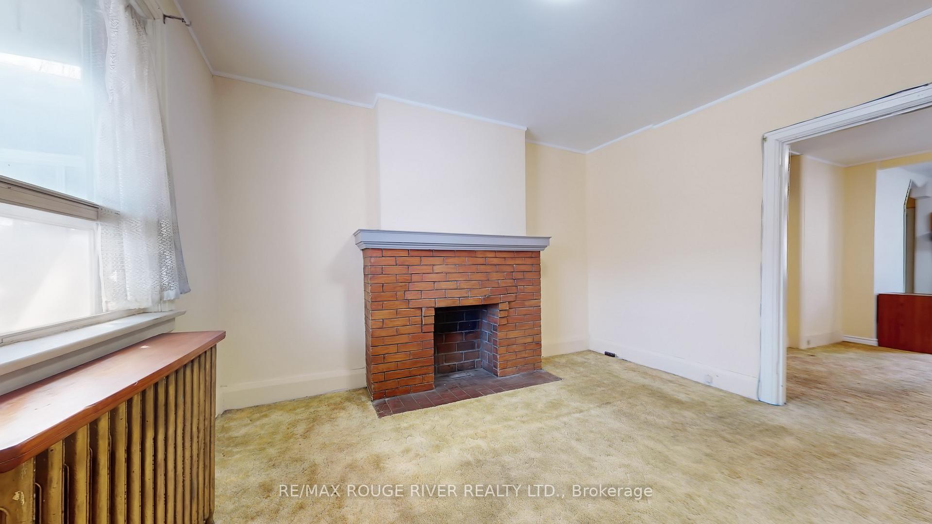 Photo 4 of 218 Dewhurst Boulevard N, Toronto, Danforth Village-East York — HOMEH