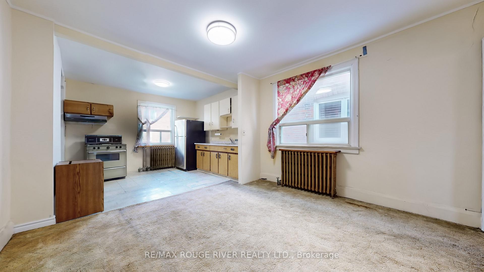 Photo 6 of 218 Dewhurst Boulevard N, Toronto, Danforth Village-East York — HOMEH