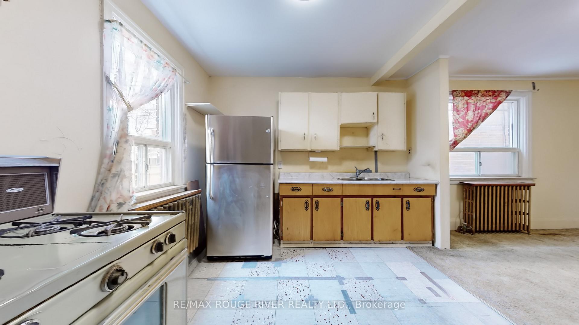 Photo 9 of 218 Dewhurst Boulevard N, Toronto, Danforth Village-East York — HOMEH