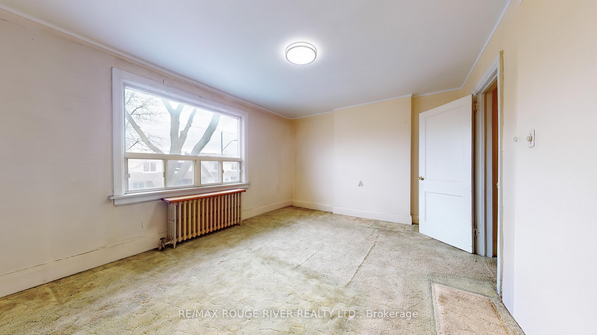 Photo 12 of 218 Dewhurst Boulevard N, Toronto, Danforth Village-East York — HOMEH