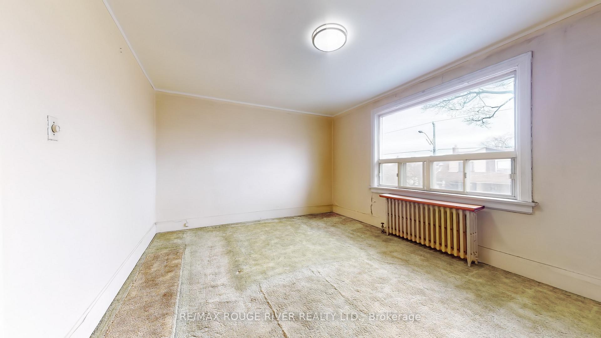 Photo 13 of 218 Dewhurst Boulevard N, Toronto, Danforth Village-East York — HOMEH